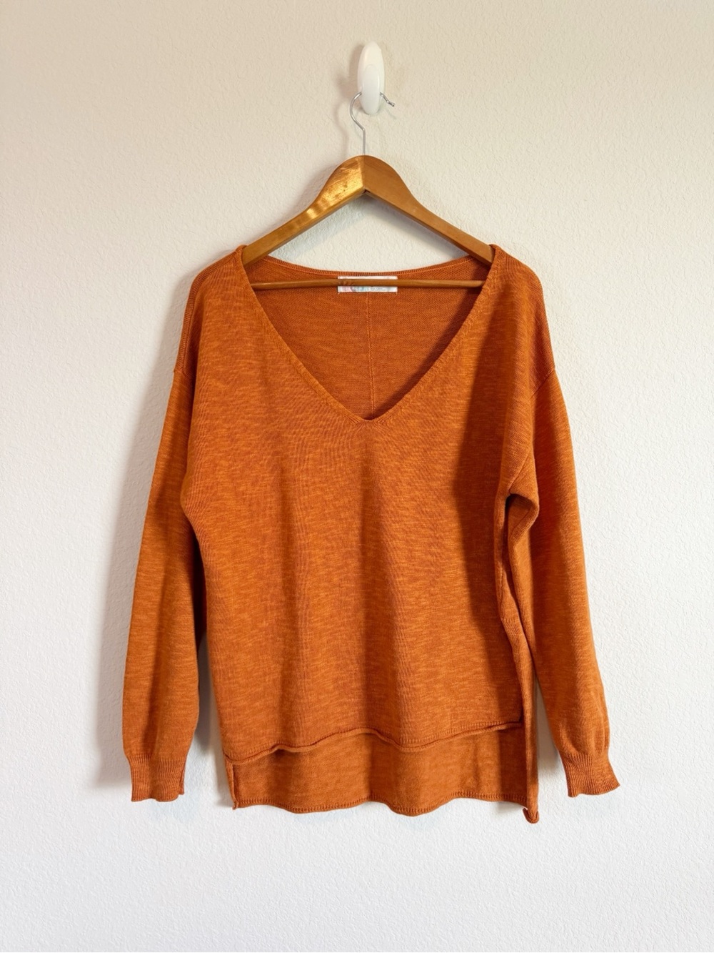 Free People Beach Rust Orange V Neck Cotton Linen Blend Side Slit Sweater Sz XS